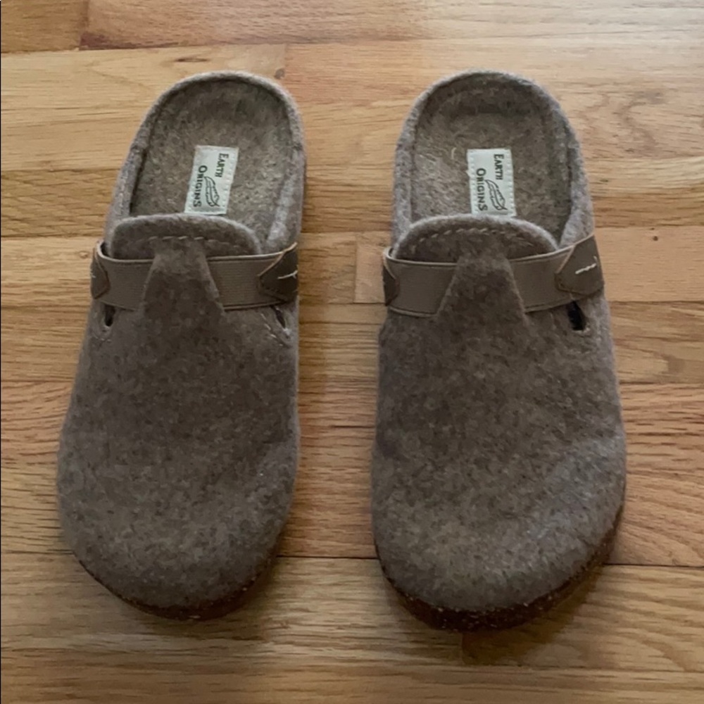 Earth Origins Clogs - Picture 3 of 10
